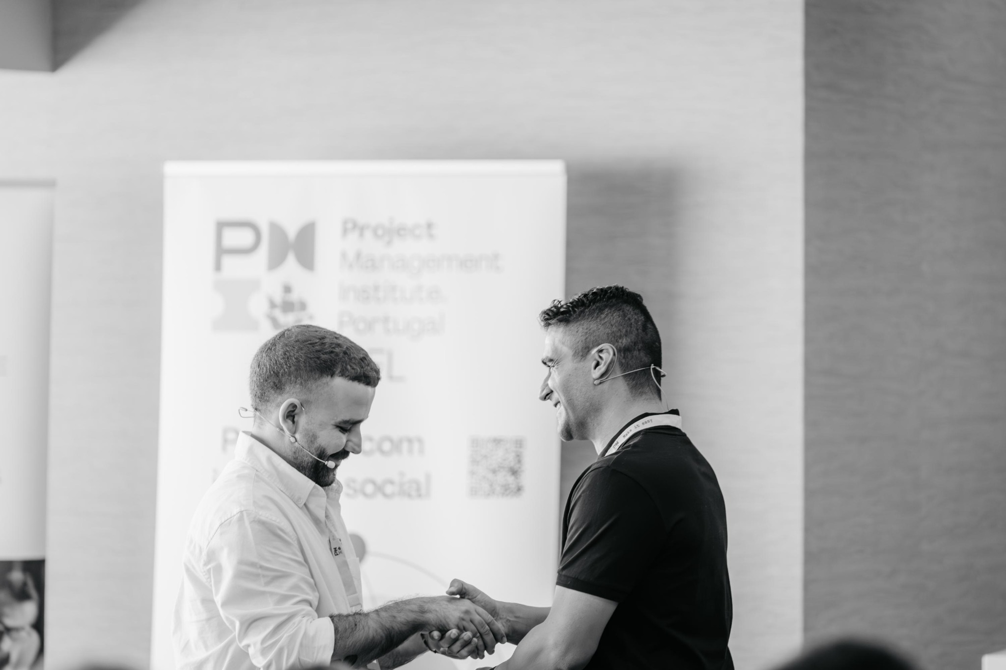 Luís Miguel Cerqueira connecting with another speaker